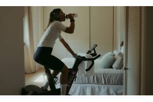 El auge del ciclo indoor en casa: oportunidades de negocio para emprendedores y marcas deportivas